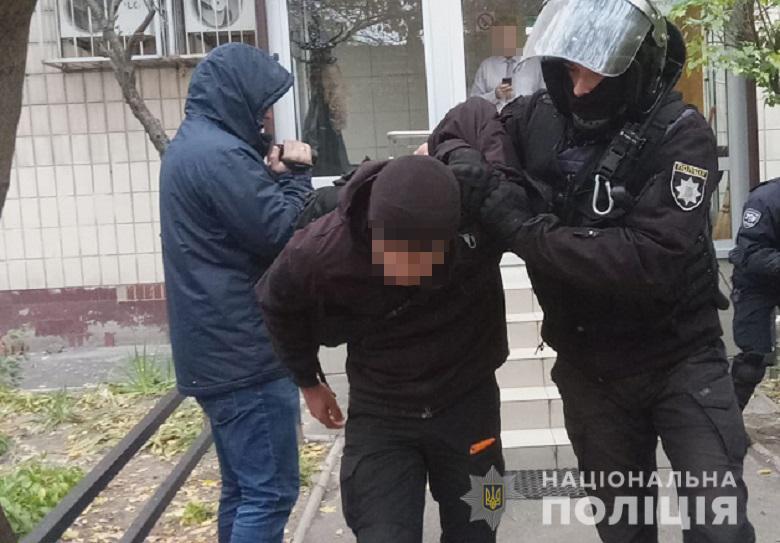 У Києві на Печерську поліція затримала близько 40 осіб / фото kyiv.npu.gov.ua У Києві на Печерську поліція затримала близько 40 осіб / фото kyiv.npu.gov.ua