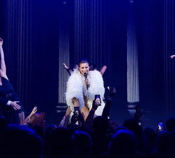 Лорак постала в ніжному образі / фото instagram.com/anilorak