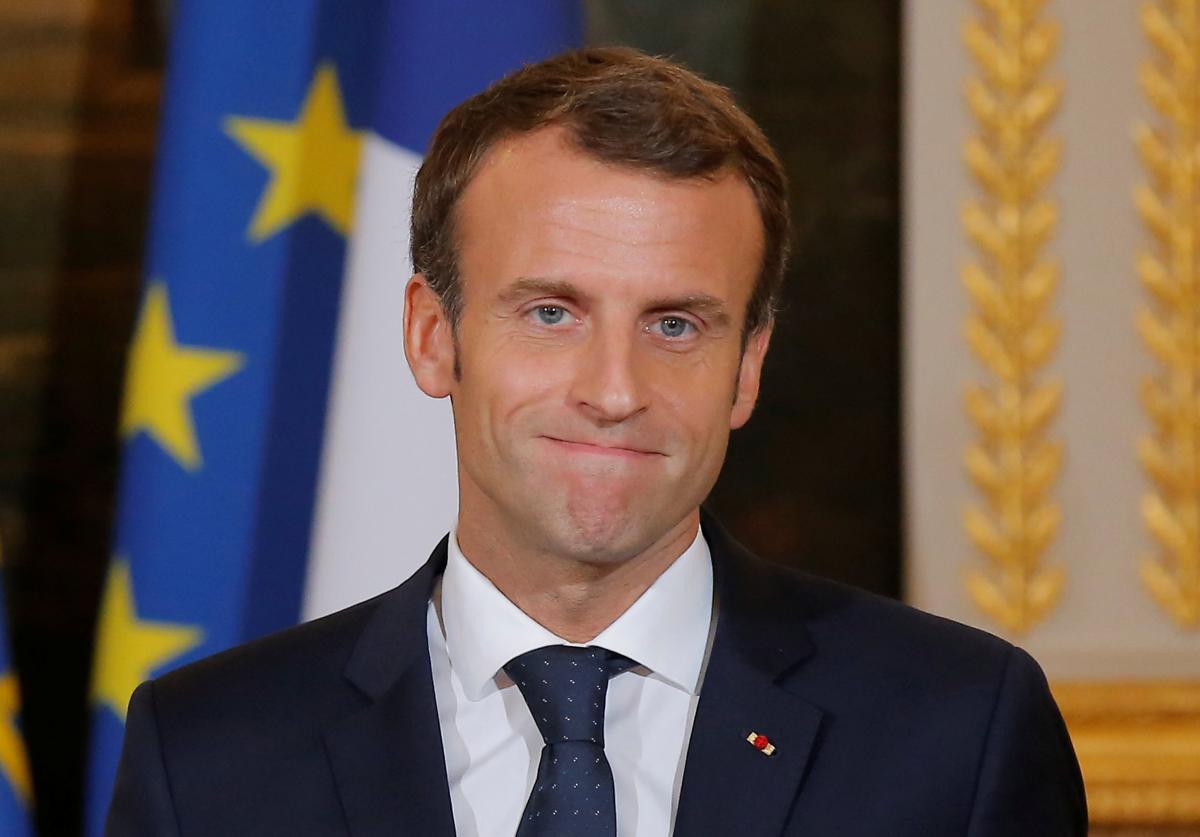 Макрон намерен стимулировать французов прививаться от коронавируса / REUTERS