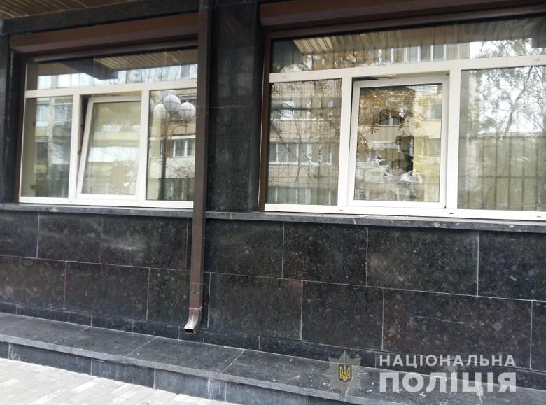 Вінничанин закидав камінням вікна будівлі ГПУ в Києві / Відділ комунікації поліції Києва Вінничанин закидав камінням вікна будівлі ГПУ в Києві / Відділ комунікації поліції Києва