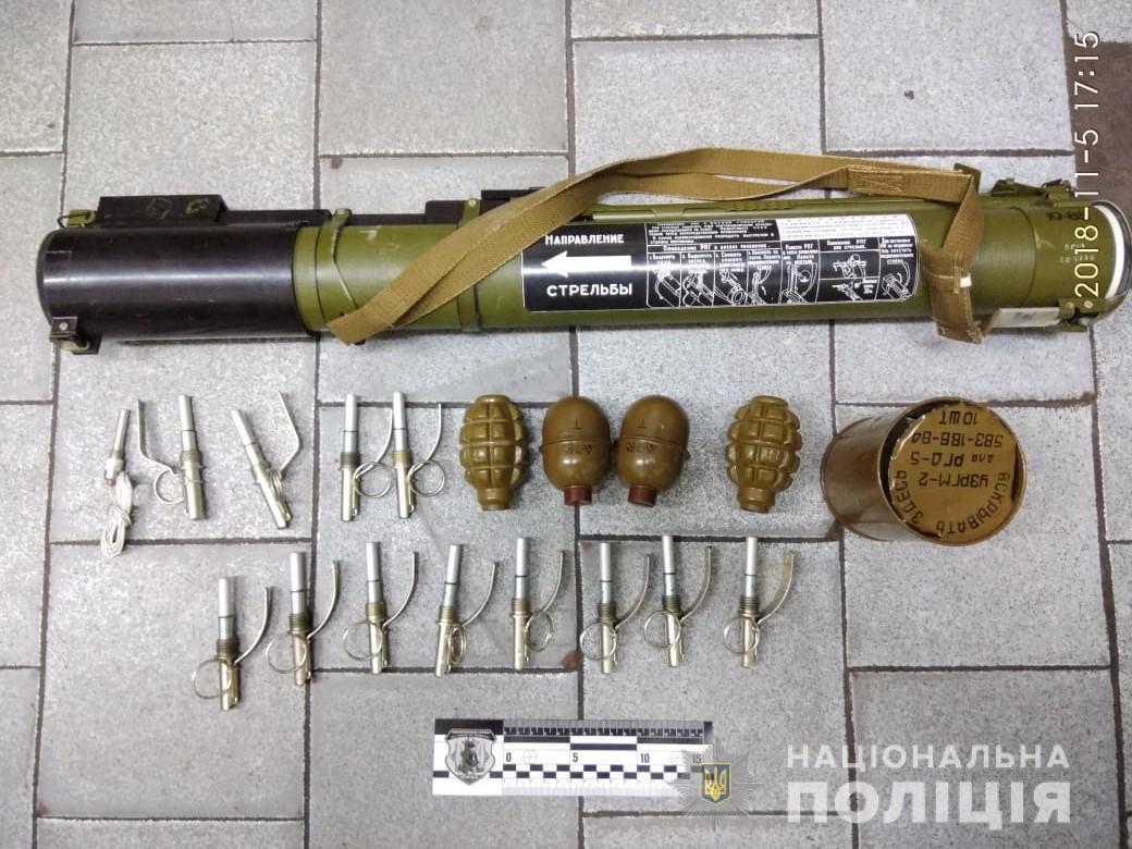 У харківському метро затримали чоловіка з гранатометом / фото hk.npu.gov.ua У харківському метро затримали чоловіка з гранатометом / фото hk.npu.gov.ua