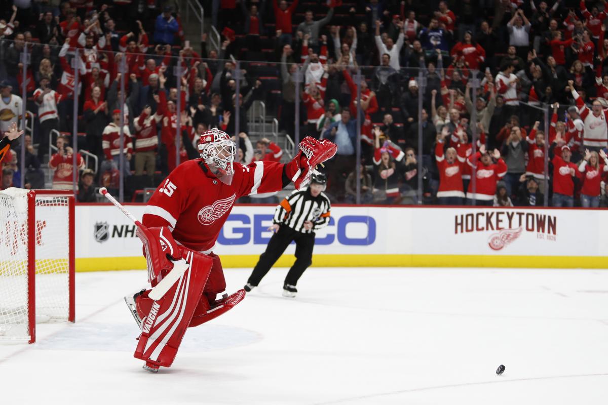 Воротар "Детройта" Джиммі Ховард виграв серію булітів у "Ванкувера" / REUTERS