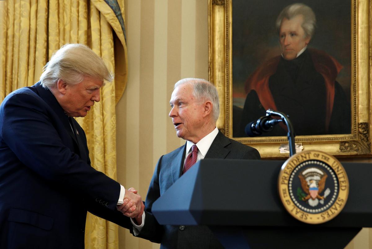 Джефф Сешнс и Дональд Трамп / REUTERS