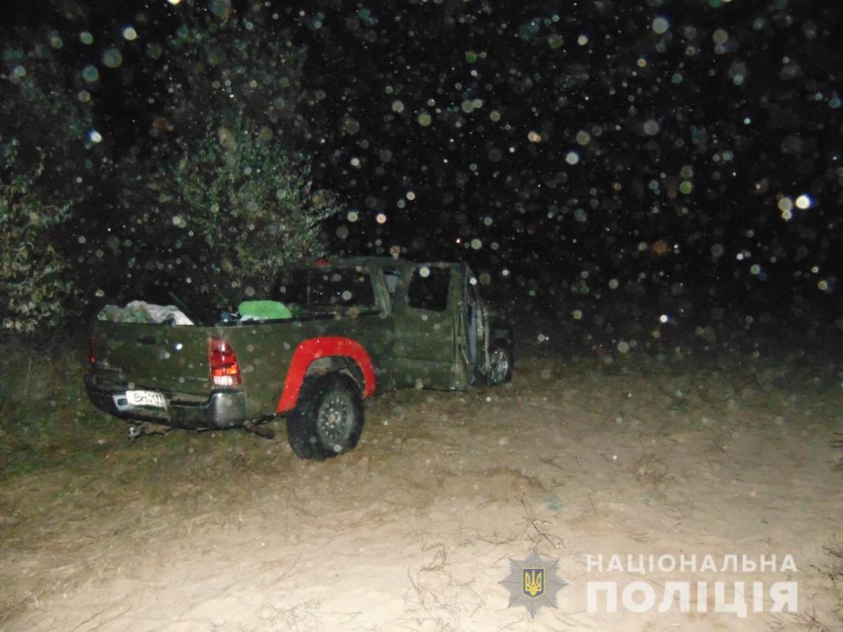 Cупруги получили на руки 10 тыс. гривень за автомобиль и отправились в Херсон / фото: Нацполиция Николаевской области