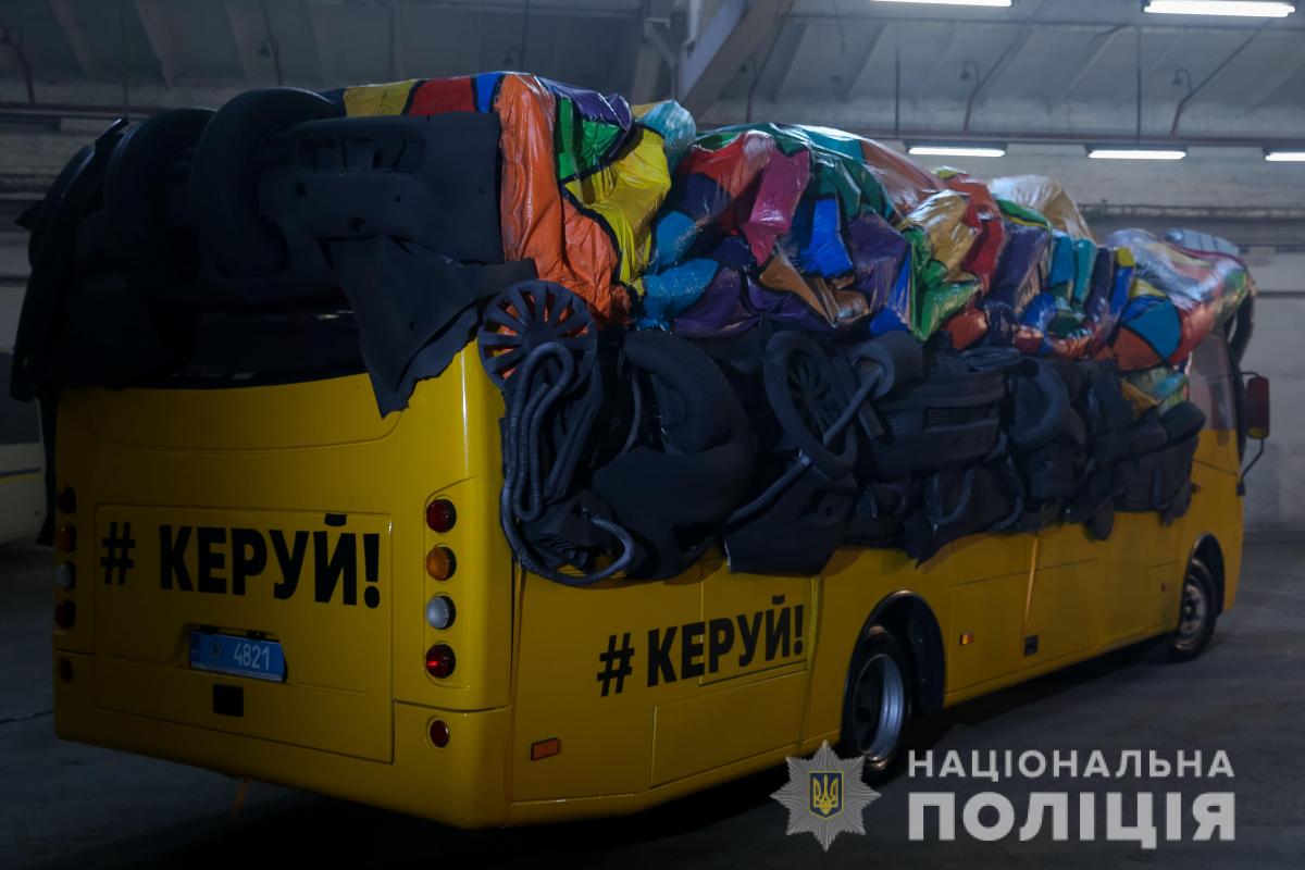 Автобус подорожуватиме містами країни для того, щоб показати, що іноді водії бувають безвідповідальними / фото Нацполіція Автобус подорожуватиме містами країни для того, щоб показати, що іноді водії бувають безвідповідальними / фото Нацполіція