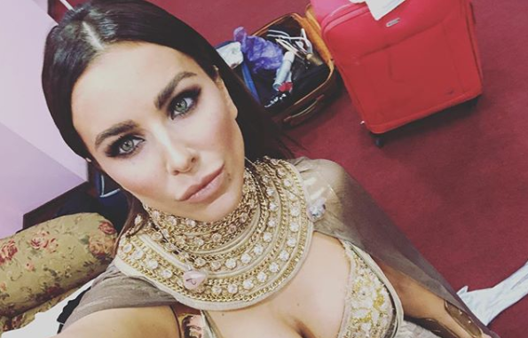 Ани Лорак "засветила" грудь в откровенном наряде / фото Instagram