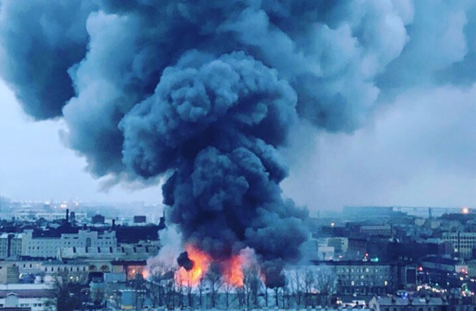 У Петербурзі горить гіпермаркет "Лента" / фото соцмережі