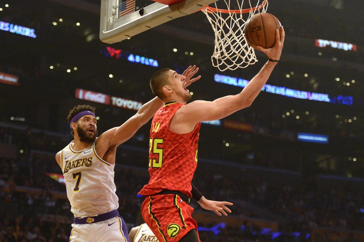 Лэнь набрал 17 очков в матче Атланты против Лейкерс / Reuters