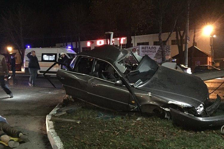 У Тернополі загинув 25-річий водій, який врізався на високій швидкості в електроопору У Тернополі загинув 25-річий водій, який врізався на високій швидкості в електроопору