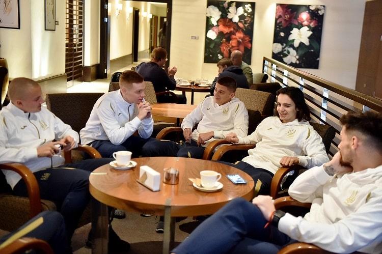 Гравці збірної України зібралися в столичній резиденції / ffu.ua Гравці збірної України зібралися в столичній резиденції / ffu.ua