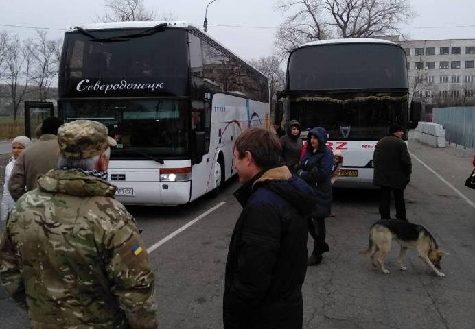 Автобуси з прихильниками УКРОПу затримали на шляху до Краматорська / ukrop.party Автобуси з прихильниками УКРОПу затримали на шляху до Краматорська / ukrop.party