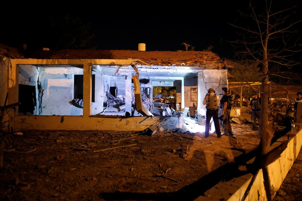 Последствия обстрела Ашкелона, Израиль / Фото REUTERS