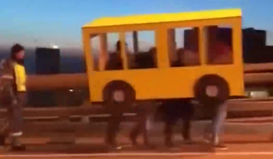Учасників ходи зняли на відео / скріншот Учасників ходи зняли на відео / скріншот