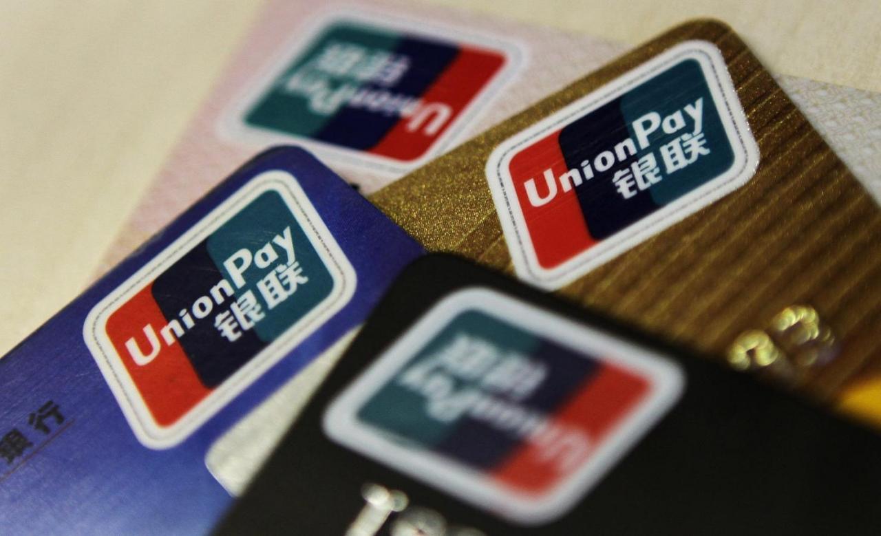 UnionPay приостанавливает сотрудничество с попавшими под санкции банками / Иллюстрация REUTERS