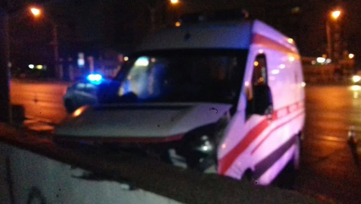 Госпитализирован всю бригаду «скорой» ‒ 56-летнего водителя и пассажиров / фото патрульной полиции Львова, zaxid.net