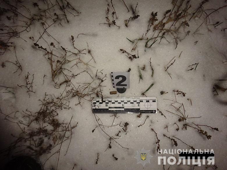Сотрудники полиции изъяли три стреляные гильзы / фото kyiv.npu.gov.ua Сотрудники полиции изъяли три стреляные гильзы / фото kyiv.npu.gov.ua