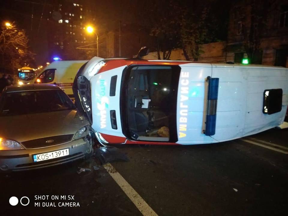Причини і обставини ДТП з'ясовуються / фото патрульна служба Одеси Причини і обставини ДТП з'ясовуються / фото патрульна служба Одеси