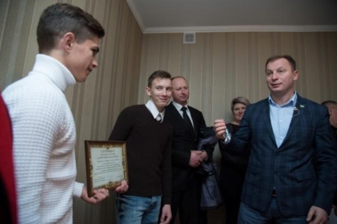 На Тернопільщині ще двоє дітей-сиріт отримали житло від держави / фото прес-служба ТОДА На Тернопільщині ще двоє дітей-сиріт отримали житло від держави / фото прес-служба ТОДА