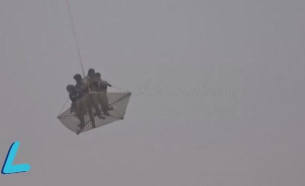 С территории Кремля взлетели два вертолета Ми-8 / скриншот С территории Кремля взлетели два вертолета Ми-8 / скриншот