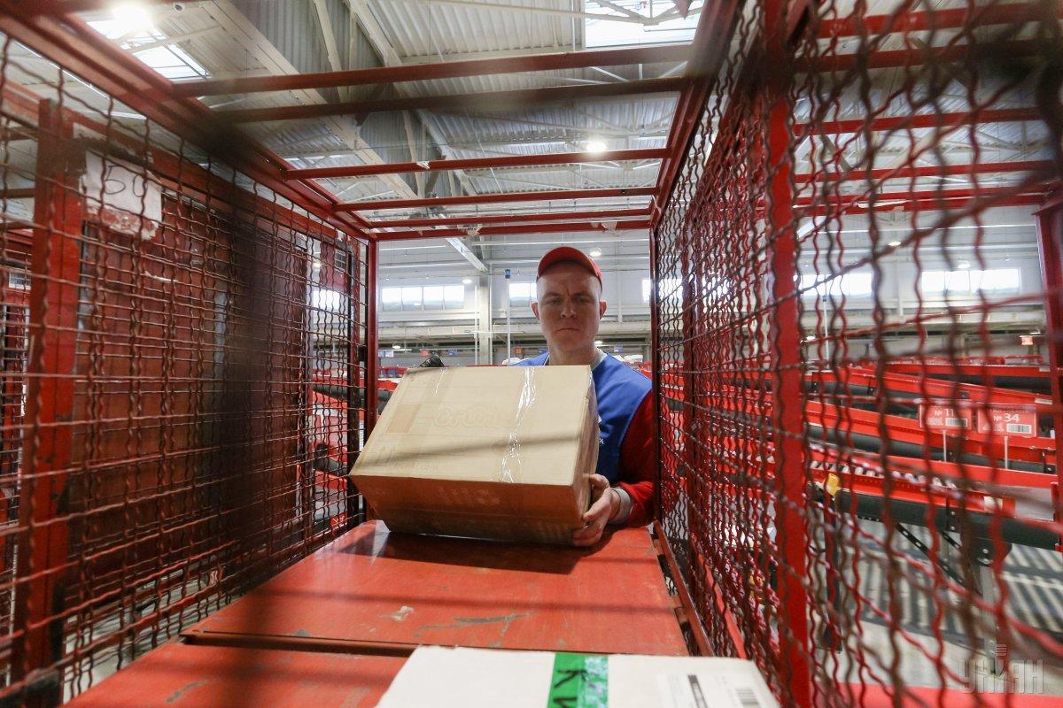 В Украине хотят изменить правила налогообложения посылок из-за границы / фото УНИАН В Украине хотят изменить правила налогообложения посылок из-за границы / фото УНИАН