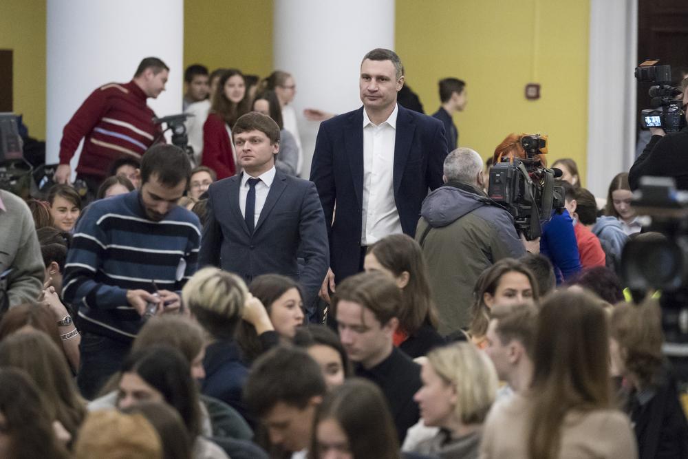 Кличко дав старт Першому чемпіонату з англійської мови серед столичних шкіл / фото kiev.klichko.org