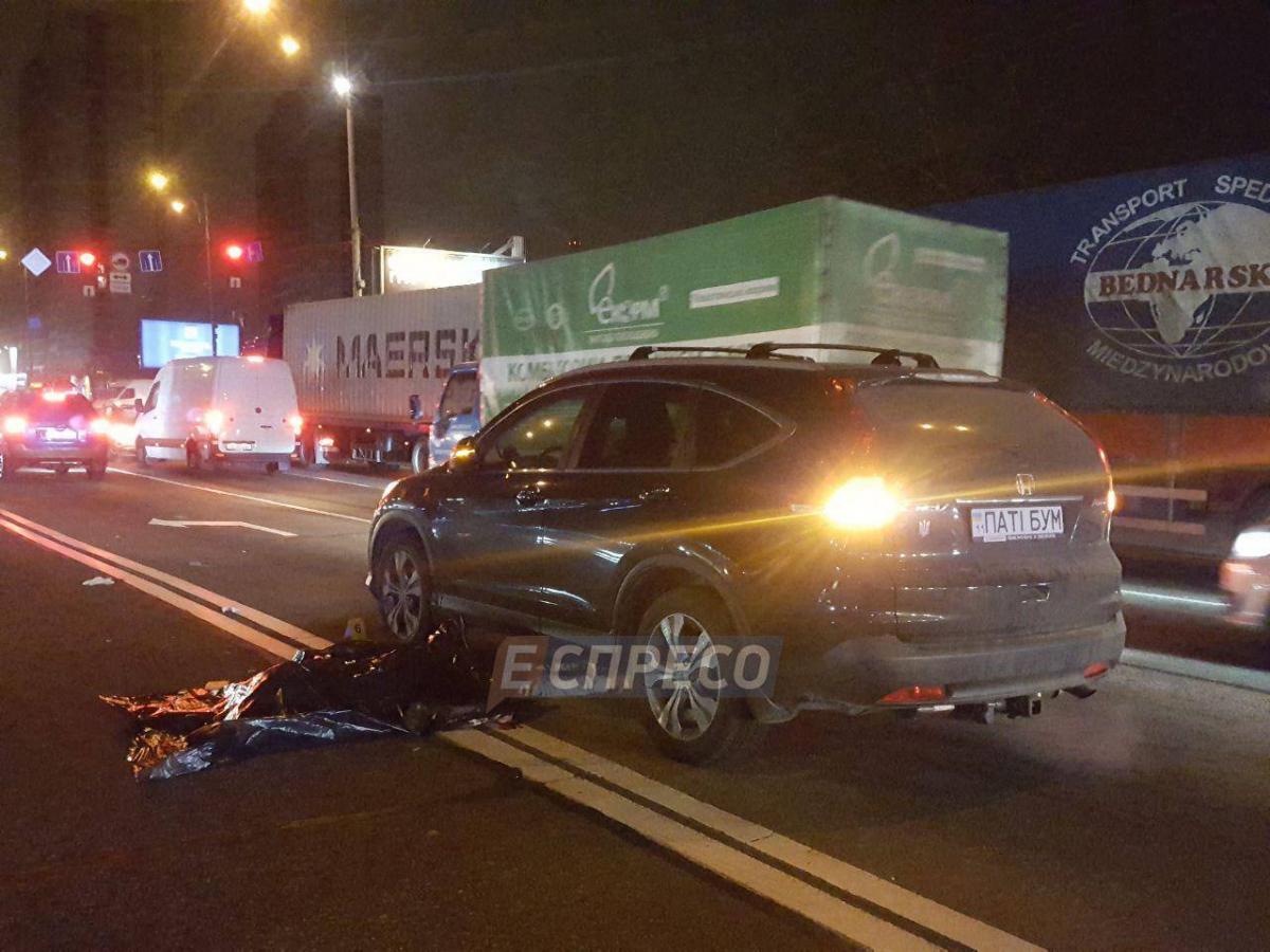 В Киеве автомобиль сбил грабителя, который перебегал дорогу / фото espreso.tv