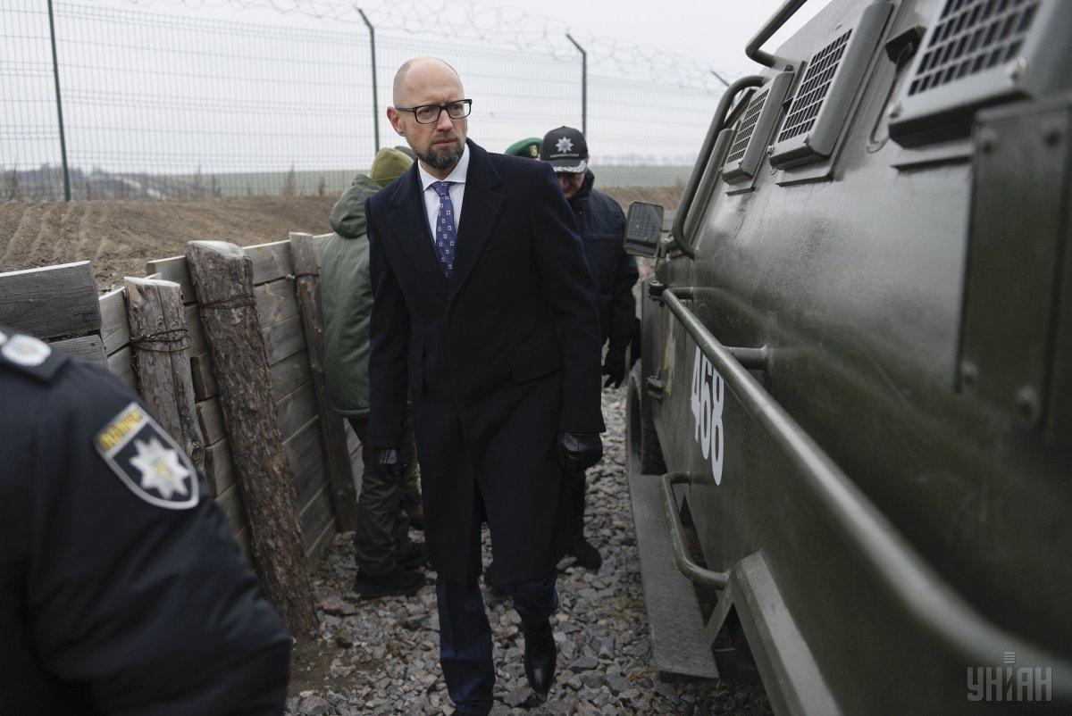Яценюк зазначив, що облаштування ділянки державного кордону цілком відповідає європейському рівню / фото УНІАН Яценюк зазначив, що облаштування ділянки державного кордону цілком відповідає європейському рівню / фото УНІАН