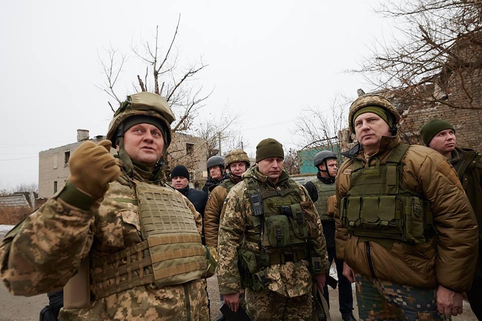 Вейоніс відвідав район проведення операції Об’єднаних сил / фото facebook.com/pressjfo.news Вейоніс відвідав район проведення операції Об’єднаних сил / фото facebook.com/pressjfo.news