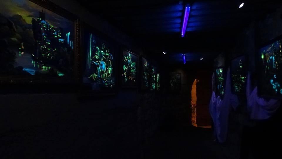 В експозиції «Симфонія світла» на даний момент представлено 35 картин місцевих художників \ фото facebook/Лана Вєтрова В експозиції «Симфонія світла» на даний момент представлено 35 картин місцевих художників \ фото facebook/Лана Вєтрова