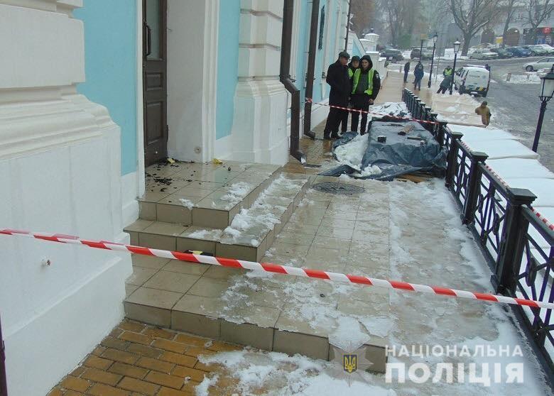 Полиция задержала нападавшего на Андреевскую церковь / фото kyiv.npu.gov.ua Полиция задержала нападавшего на Андреевскую церковь / фото kyiv.npu.gov.ua