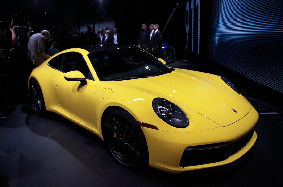 В Японії Porsche 911 можна купити у звичайному супермаркеті