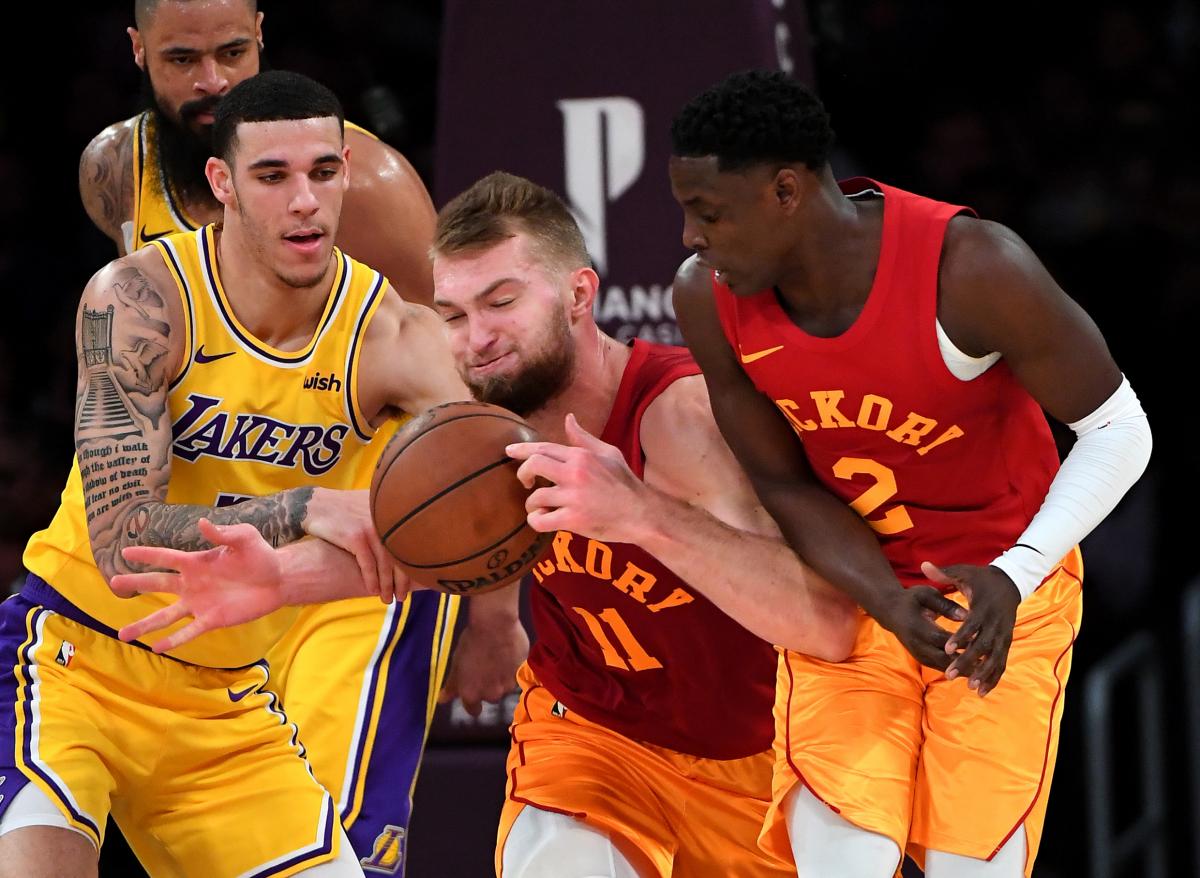 Лэйкерс обыграл Индиану в матче регулярного чемпионата / Reuters