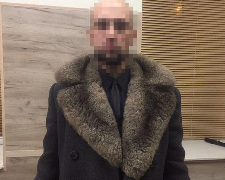 Увидев полицейских, мужчина попытался скрыться / фото пресс-служба полиции Киева Увидев полицейских, мужчина попытался скрыться / фото пресс-служба полиции Киева