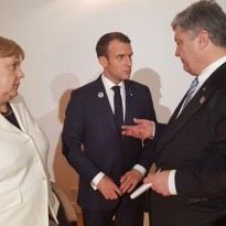 Poroshenko, Merkel, Macron discuss further release of Ukrainian detainees in occupied Ukraine, Russia
