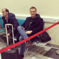 Российскому оппозиционеру Навальному запретили выезд за границу