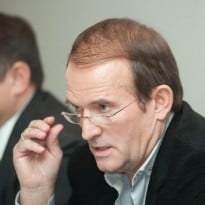 Медведчук возжелал закрепить в Конституцию автономный статус Донбасса