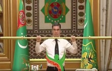 Президент Туркменистана поднял золотой гриф от штанги под аплодисменты министров (видео)