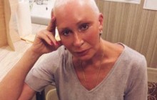 Защемило голову в метро: знаменитую российскую актрису госпитализировали