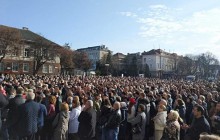 У Тернополі близько тисячі осіб вийшли на акцію протесту проти нових тарифів у громадському транспорті (фото)