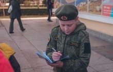 В крымских санаториях детей одевают в военную форму (фото)