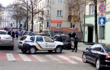 У Тернополі під час акції протесту охорона міськради застосувала до людей газ (відео)