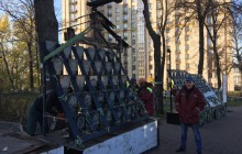 В Киеве демонтируют мемориал Героям Небесной Сотни (фоторепортаж)