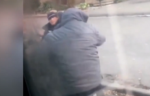 Водители двух маршруток подрались на глазах у пассажиров (видео)