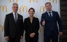 У Тернополі за участі посла США в Україні Марі Йованович відкрили фастфуд МакДональдз (фото)