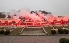 У Львові на цвинтарі польські футбольні фанати із фаєрами відзначали 100-річчя боротьби проти ЗУНР