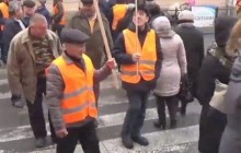 У Тернополі працівники облавтодору перекрили дороги в центрі міста, вимагаючи виплатити зарплату (відео)