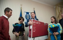 Тернопільська гімнастка Анастасія Бачинська отримала цінний подарунок від керівника області за бронзові медалі на юнацьких Олімпійських іграх (фото)