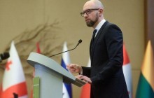 Яценюк заявил, что никогда не скажет “острых вещей” в адрес Тимошенко, и признал “историческую роль” Порошенко