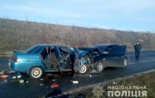В результате лобового столкновения автомобилей на Полтавщине погиб человек, еще восемь получили травмы (фото)