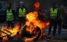 Протестующие в Париже потребовали отставки Макрона